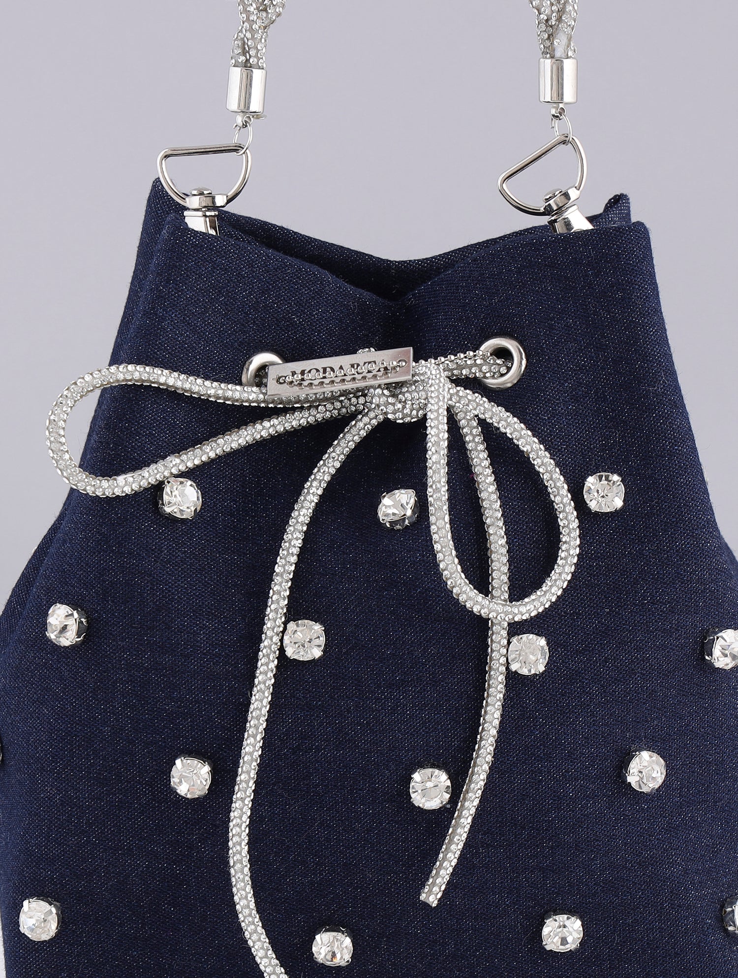 Adjustable strap bucket purse styled with jeans look