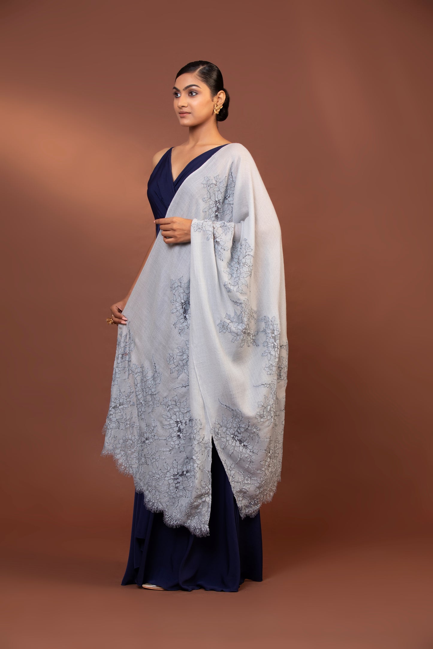 grey lace shawl, women’s shawl with lace, elegant grey wrap, stylish lace design shawl, chic grey shawl