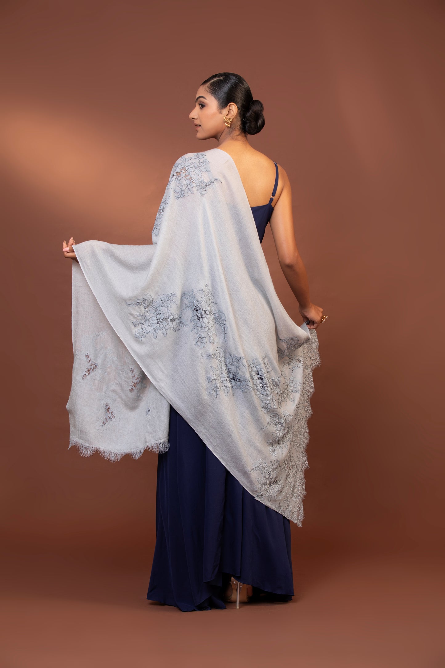 grey lace shawl, women’s shawl with lace, elegant grey wrap, stylish lace design shawl, chic grey shawl