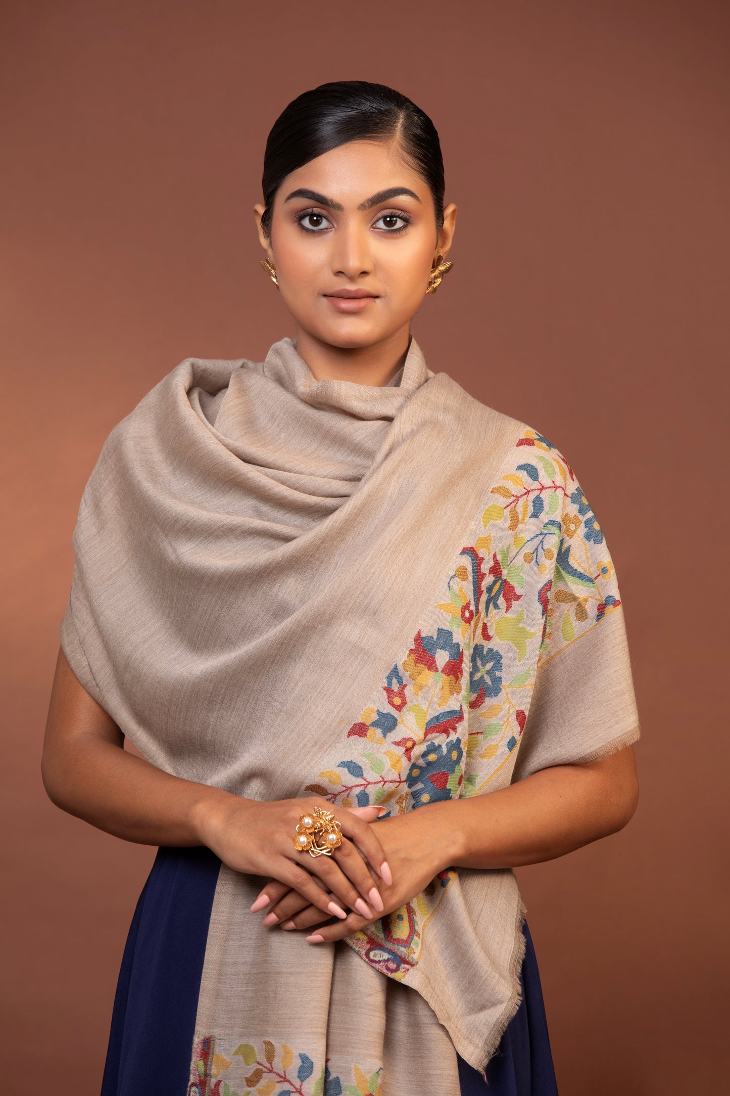 embroidered wool shawl, fine wool wrap, elegant women’s shawl, luxury wool shawl, soft embroidered shawl