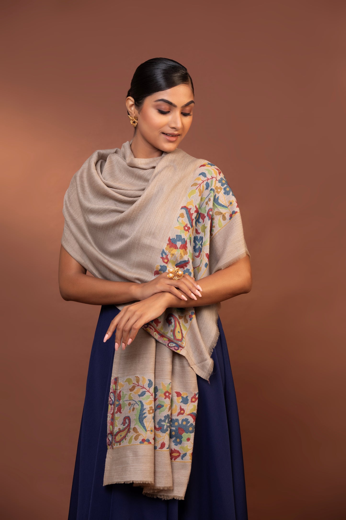 embroidered wool shawl, fine wool wrap, elegant women’s shawl, luxury wool shawl, soft embroidered shawl