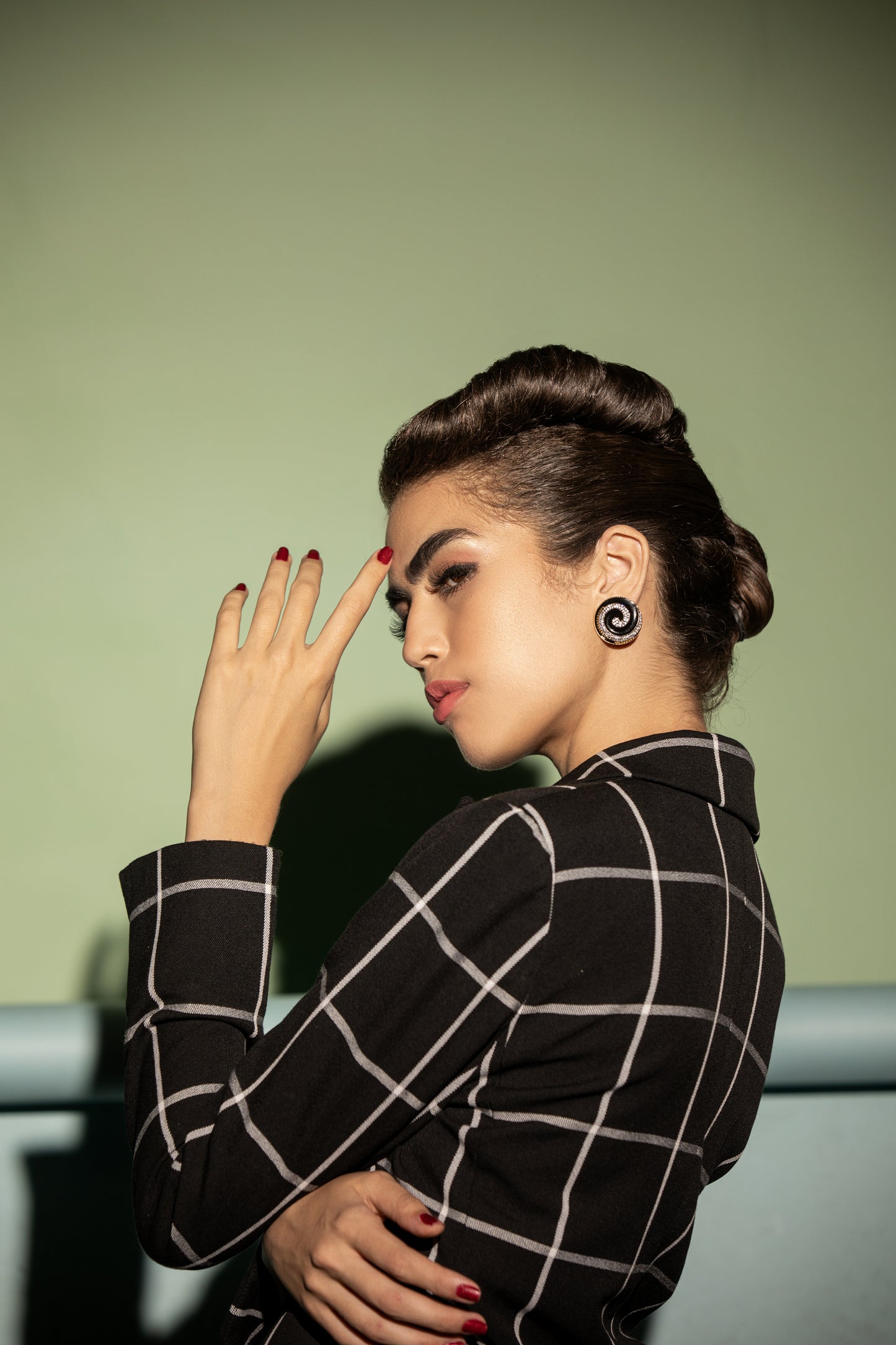 Bold and Impactful: Classic Black Spiral Circle Earrings: Elevate your look with these statement earrings.