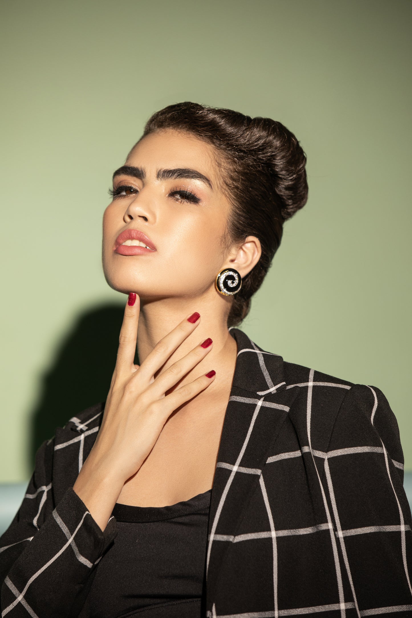 Classic Black Earrings for Cocktail Parties: Elevate your style with these bold and impactful earrings