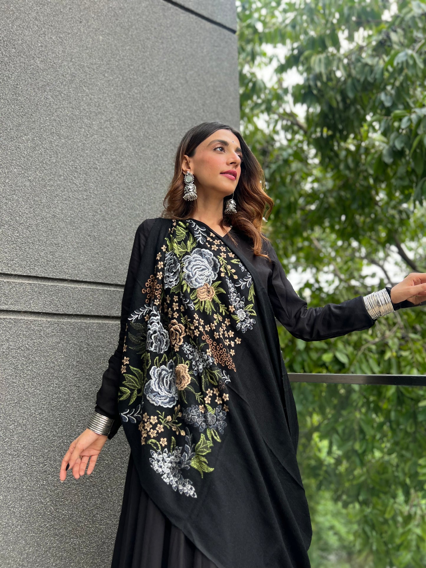 Mehakk Jian in Modarta Black Shawl, embroidered shawl