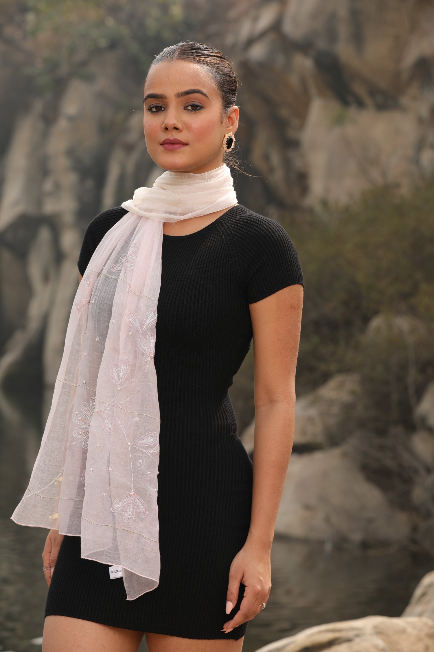 Wrap yourself in elegance with Modarta's lightweight pink scarf, adorned with delicate hand-embroidered floral motifs. Perfect for women seeking sophisticated headscarves or fashionable cotton scarves for any occasion.