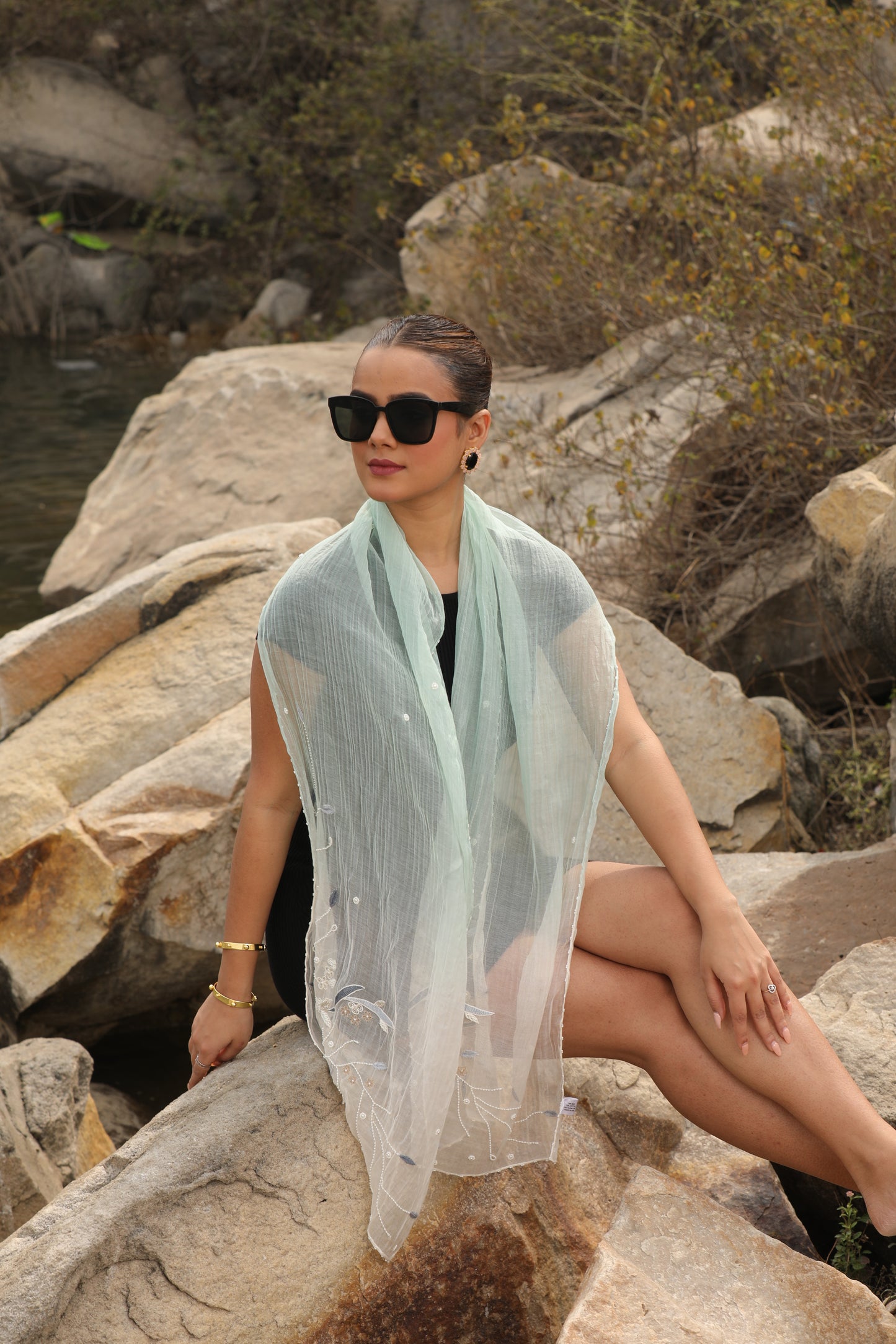 Modarta presents a stunning white silk scarf, ideal for women seeking elegance and versatility. This lightweight cotton scarf doubles as a chic headscarf, offering sophistication and comfort for any occasion.
