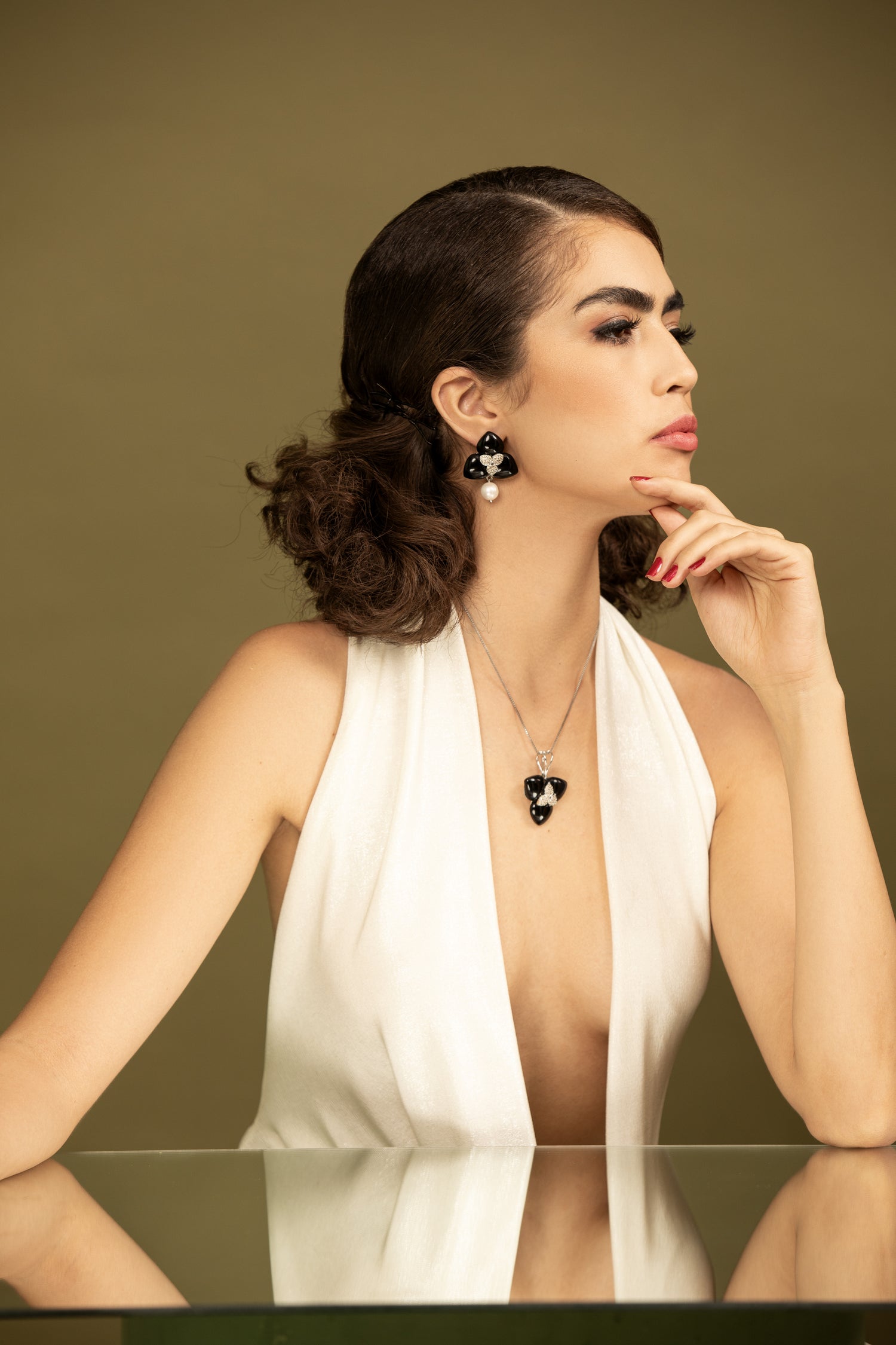 Timeless Elegance: Black Stone Jewelry Set with Swarovski Bud Detail. Adds sophistication to any outfit with its vintage-inspired design