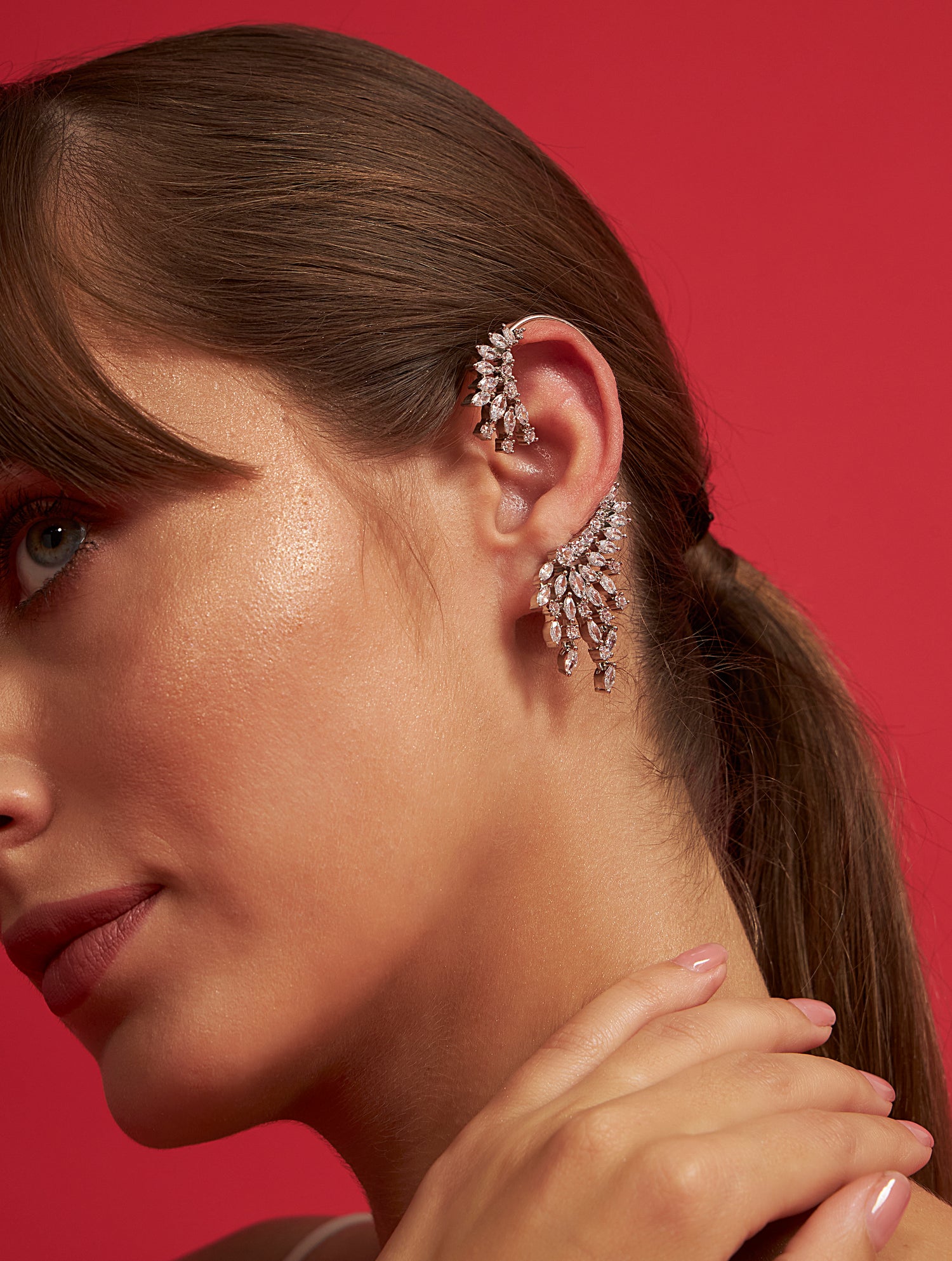 Elegant silver crystals ear cuff for weddings parties