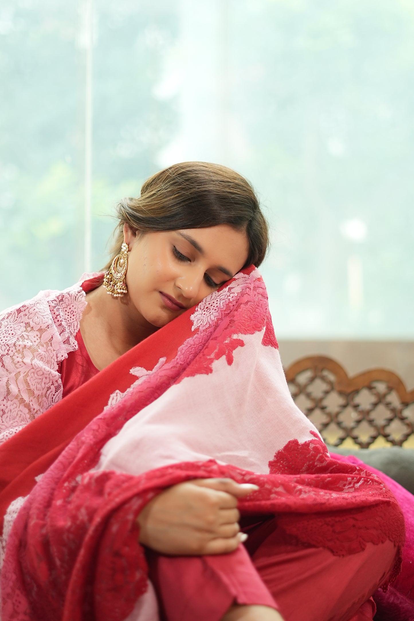 Red  Pink Ombre with  Lace Fine Wool Shawl