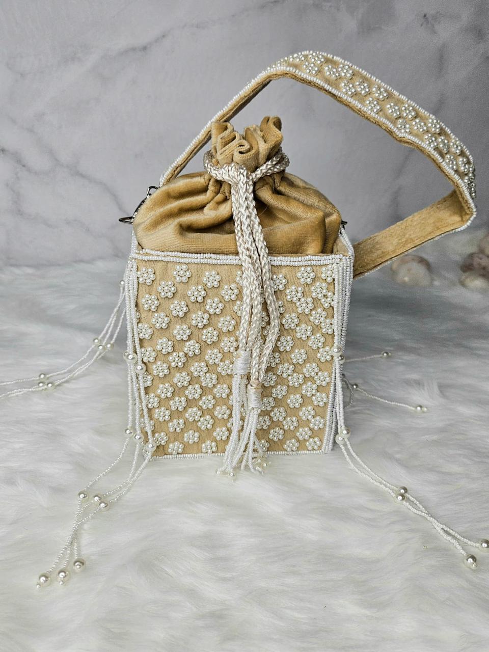 GoldGiftIdeas Ethnic Vintage Potli Purse with Metallic Handle, Return Gifts  for Women, Bridal Clutch for Party, Potli Bags for Women, Bridal Purse for  Ladies (Set of 3) : Amazon.in: Fashion